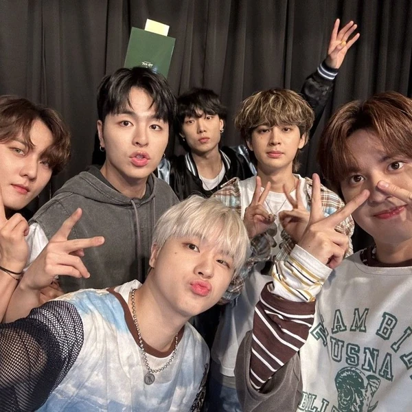 Top Photo Full of iKON Love