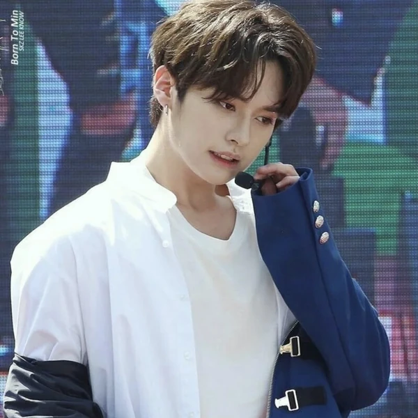 Today's Most Loved Lee Know (Stray Kids)