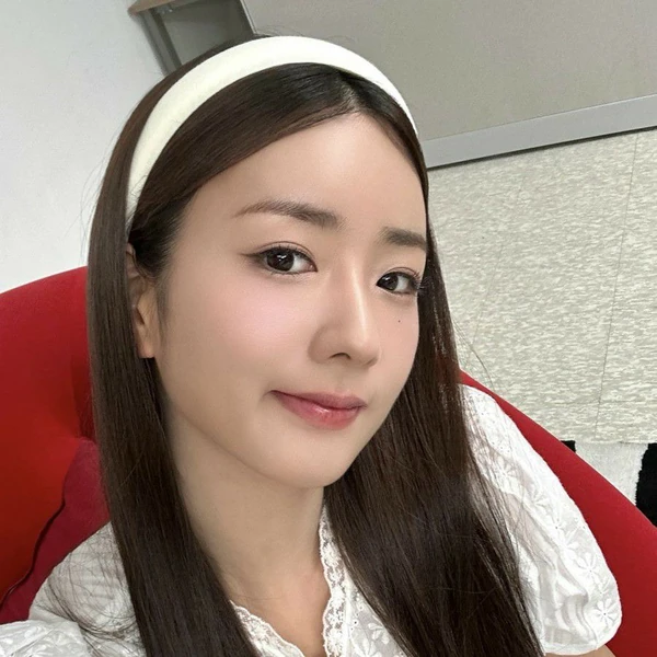 Foto Populer Penuh Cinta untuk Yoon Bomi (Apink)