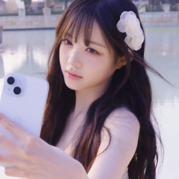 Today's Most Loved Kim Chaewon (tripleS)
