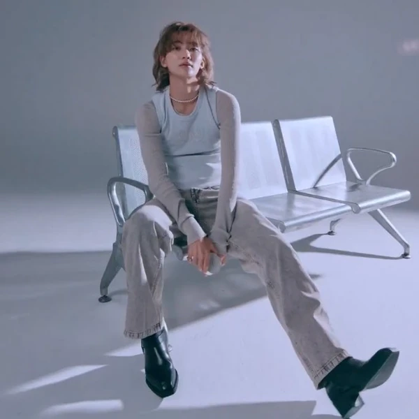 Signature photo of Jeonghan (SEVENTEEN) capturing their charm