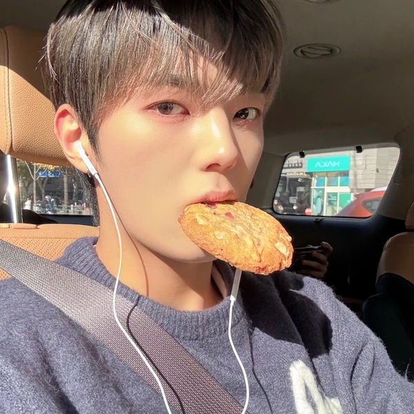 Today's Most Loved LEEJEONG (WHIB)