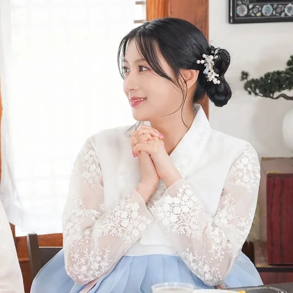 Apink ハヨン　公式トレカ　ONE&amp;SIX Apink」オ・ハヨン、自身初の単独グラビア公開…セクシー美を発散