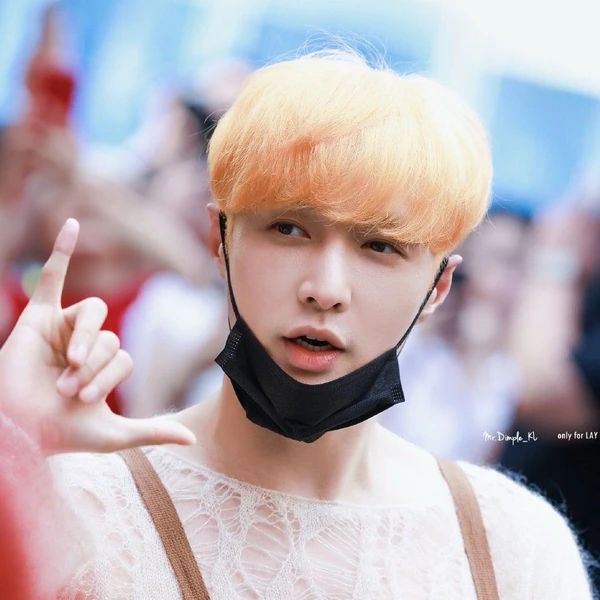 Penampilan Lay (EXO) yang Paling Dicintai Hari Ini