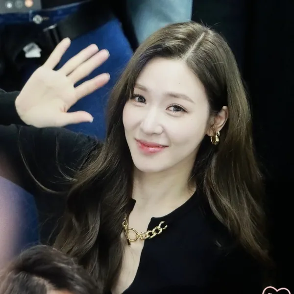 Top Photo Full of Tiffany Young (Girls' Generation) Love