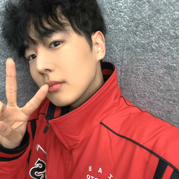 Top Photo Full of Choi Byungchan Love