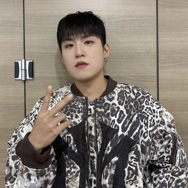 Top Photo Full of Park Woojin (AB6IX) Love