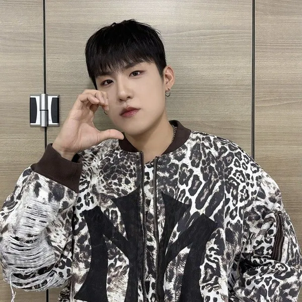 Top Photo Full of Park Woojin (AB6IX) Love