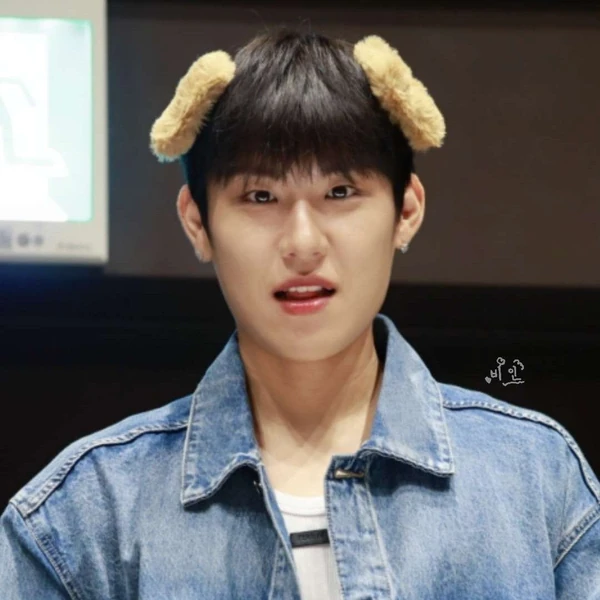 Top Photo Full of Park Woojin (AB6IX) Love