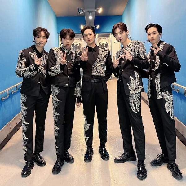 오늘 가장 사랑받은 뉴이스트의 모습
