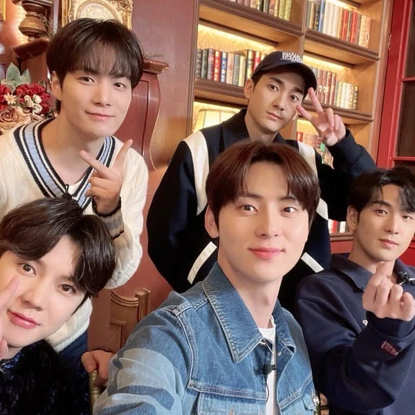 오늘 가장 사랑받은 뉴이스트의 모습