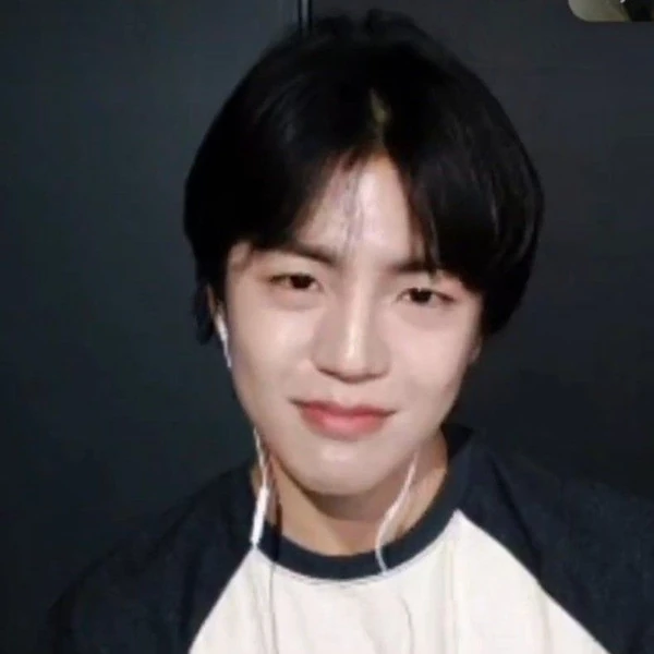 Top Photo Full of Donghun (A.C.E) Love