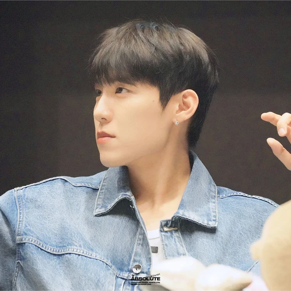 Top Photo Full of Park Woojin (AB6IX) Love