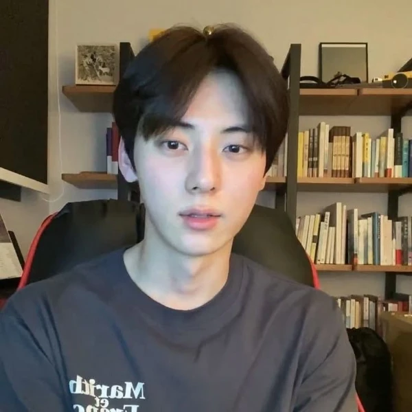 Today's Most Loved Hwang Minhyun