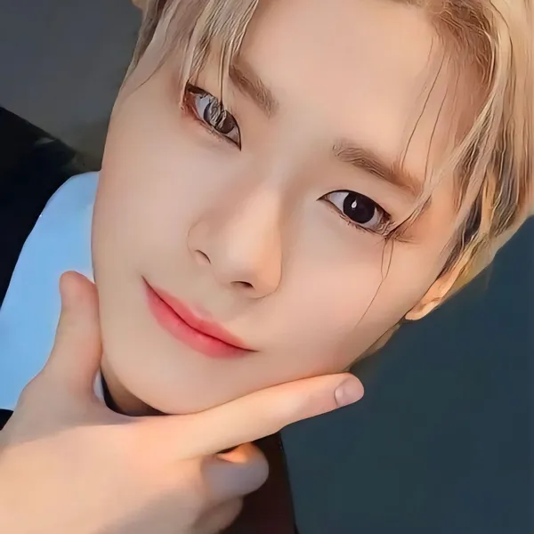 오늘 가장 사랑받은 문빈 (아스트로)의 모습