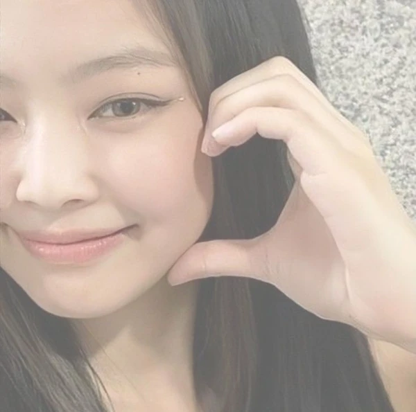 今日最も愛されたジェニー (BLACKPINK)の姿