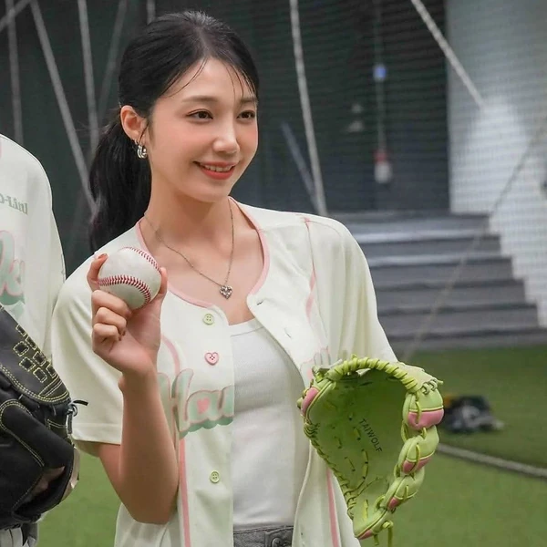 Today's Most Loved Jeong Eunji (Apink)