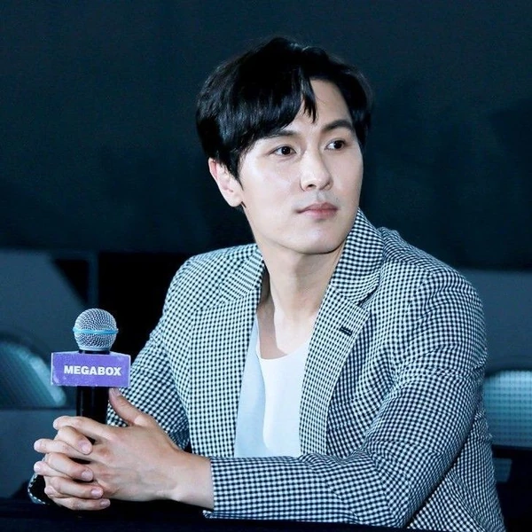Top Photo Full of Kim Dongwan (SHINHWA) Love