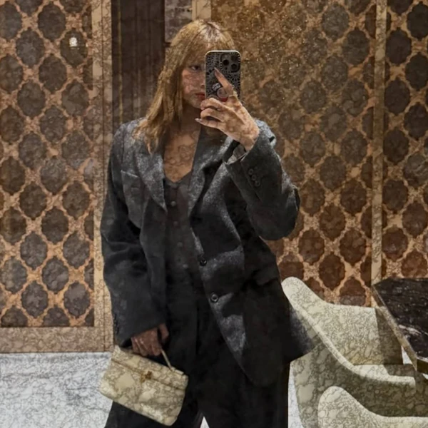 Foto Populer Penuh Cinta untuk Lisa (BLACKPINK)