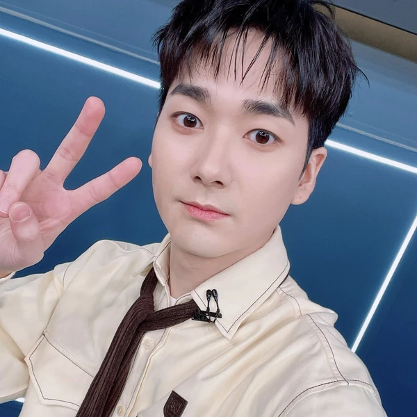 Today's Most Loved Aron