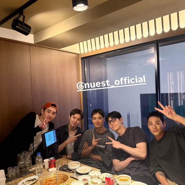 Top Photo Full of NU'EST Love