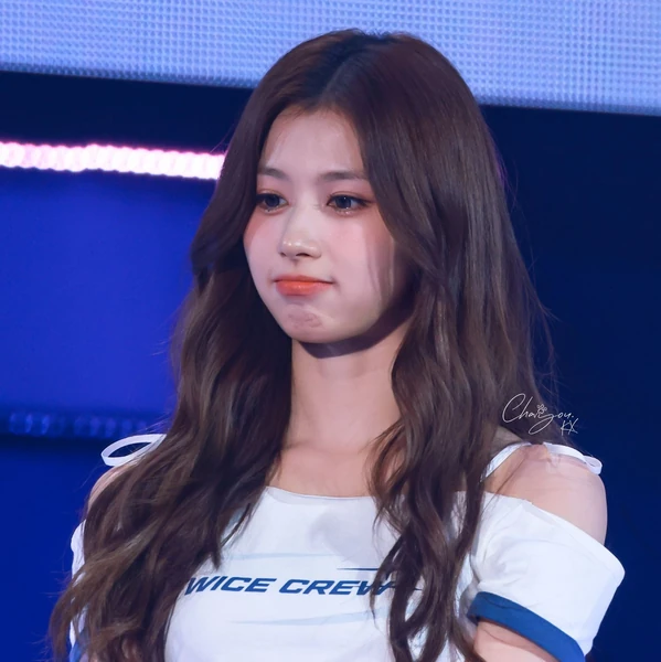 Penampilan Sana (TWICE) yang Paling Dicintai Hari Ini