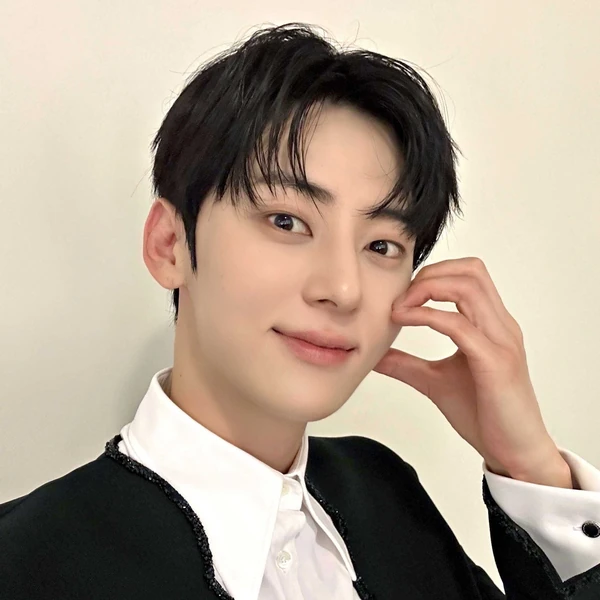 황민현 팬심 가득한 인기 사진