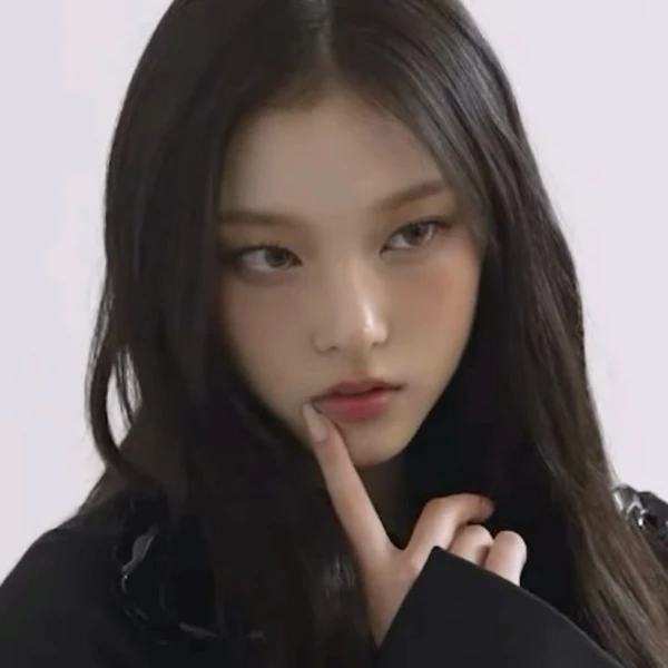 Today's Most Loved Haerin (NewJeans)