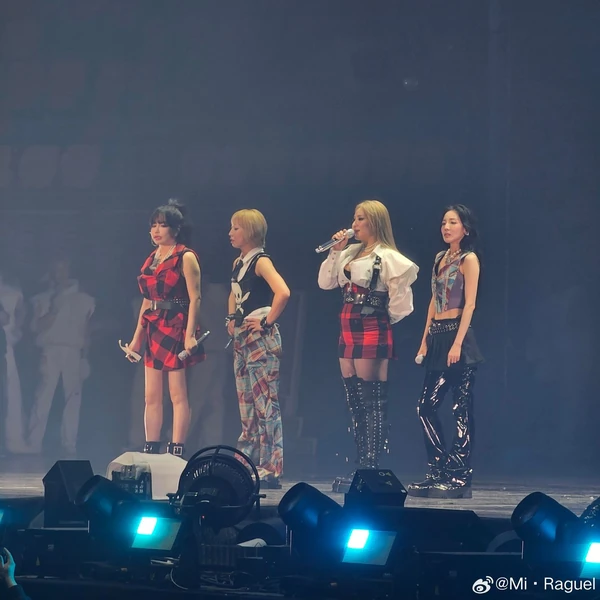 Today's Most Loved 2NE1