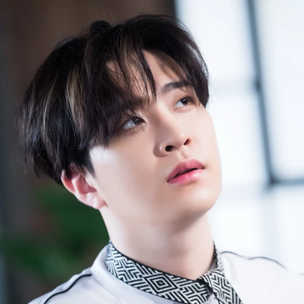 오늘 가장 사랑받은 영재 (GOT7)의 모습