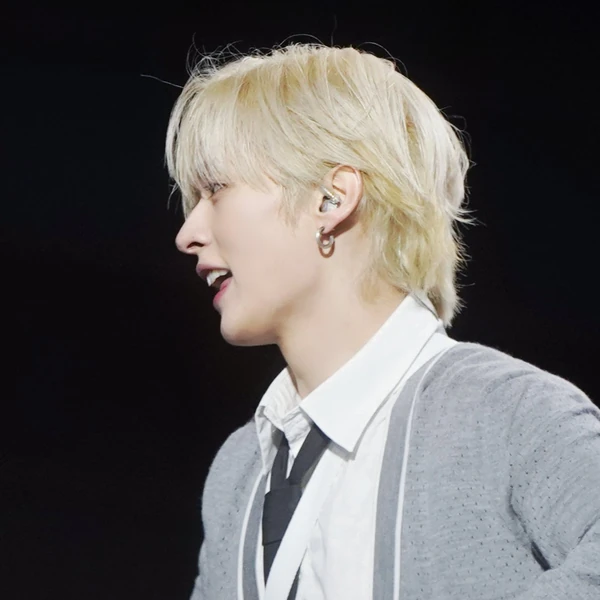 Today's Most Loved Lee Know (Stray Kids)