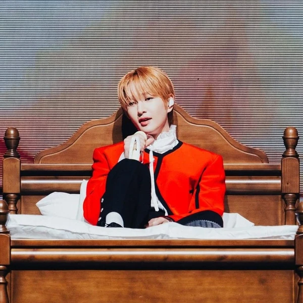 Today's Most Loved Onew (SHINee)