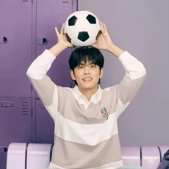 Foto Populer Penuh Cinta untuk Wonpil (DAY6)
