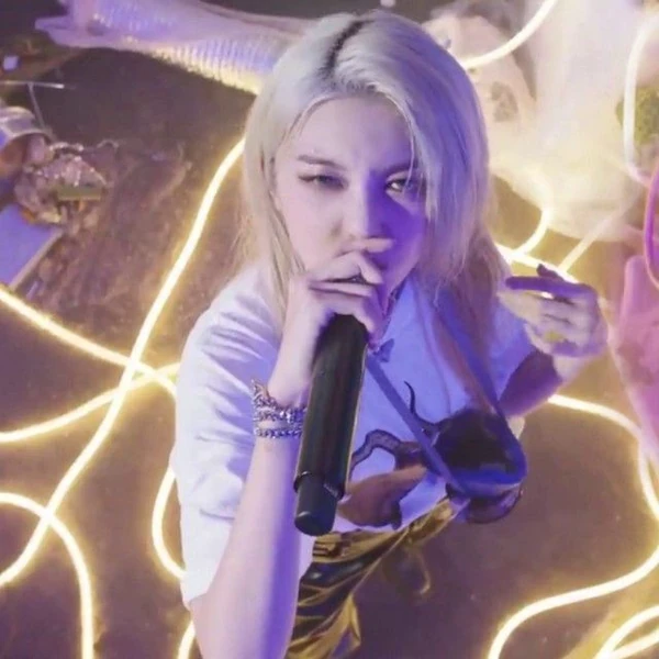 ダミ (DREAMCATCHER)への愛が詰まった人気写真