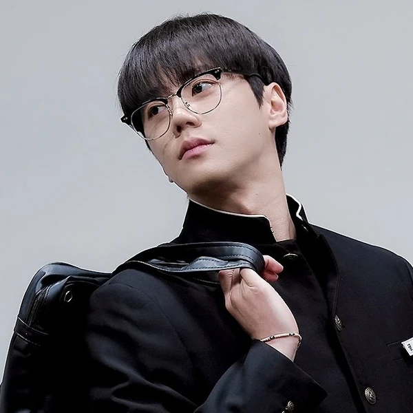 Top Photo Full of Lee Junyoung Love