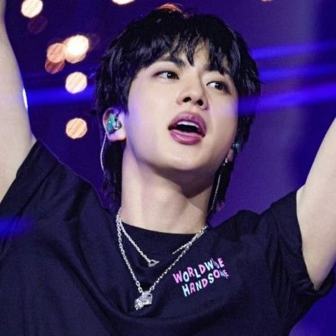 Foto Populer Penuh Cinta untuk Jin (BTS)