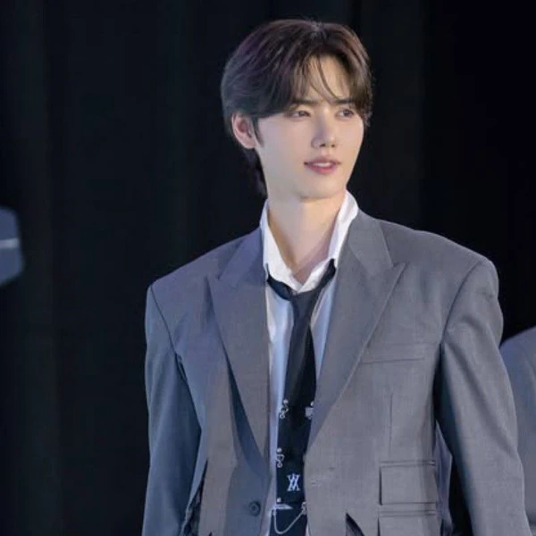 Today's Most Loved Minhee (CRAVITY)