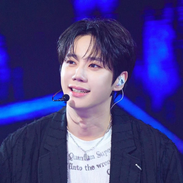 Today's Most Loved Lee Junyoung