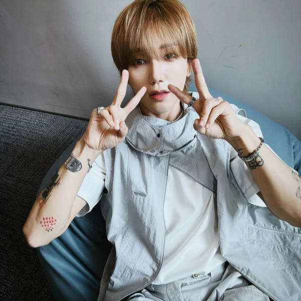 充满粉丝爱意的艺声 (Super Junior)人气照片