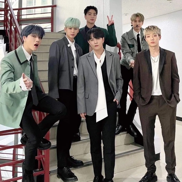 Top Photo Full of iKON Love