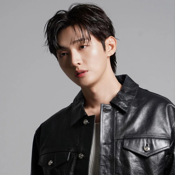 Penampilan Yoon Jisung yang Paling Dicintai Hari Ini