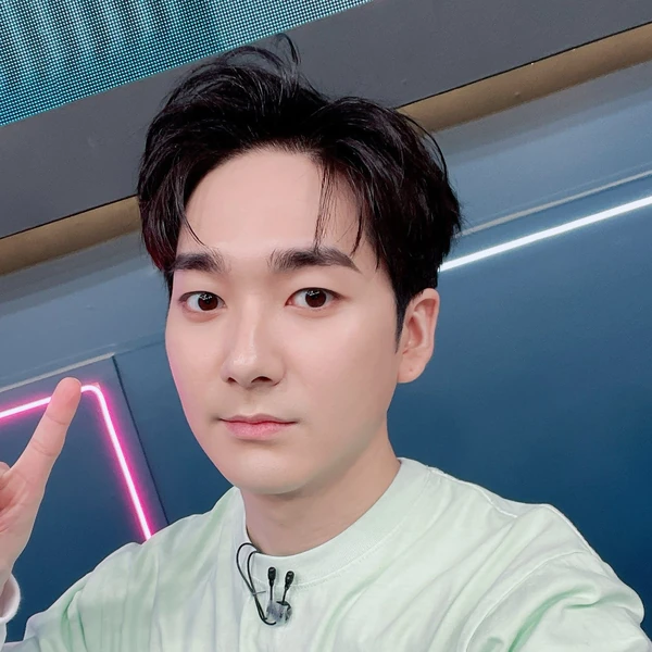 Today's Most Loved Aron