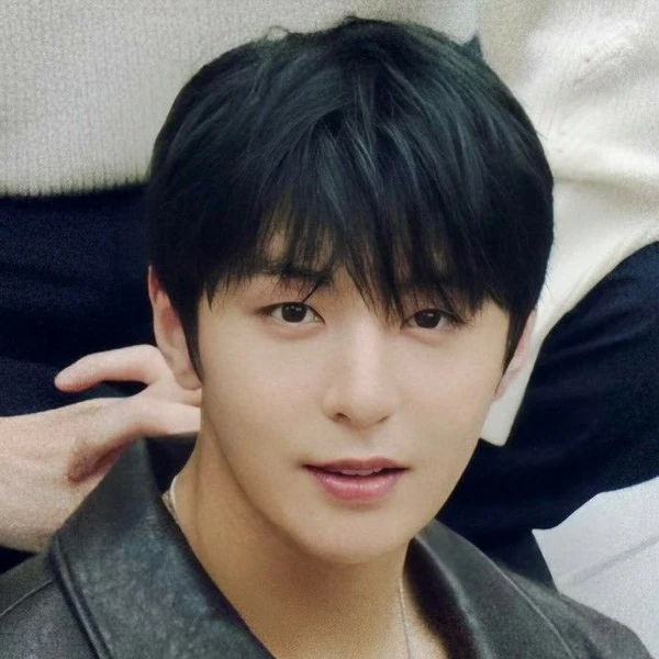 Top Photo Full of Y (GoldenChild) Love