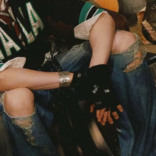 Foto Populer Penuh Cinta untuk LUCY