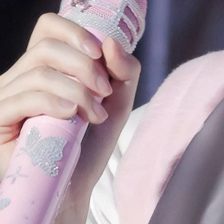 充满粉丝爱意的Rei (IVE)人气照片