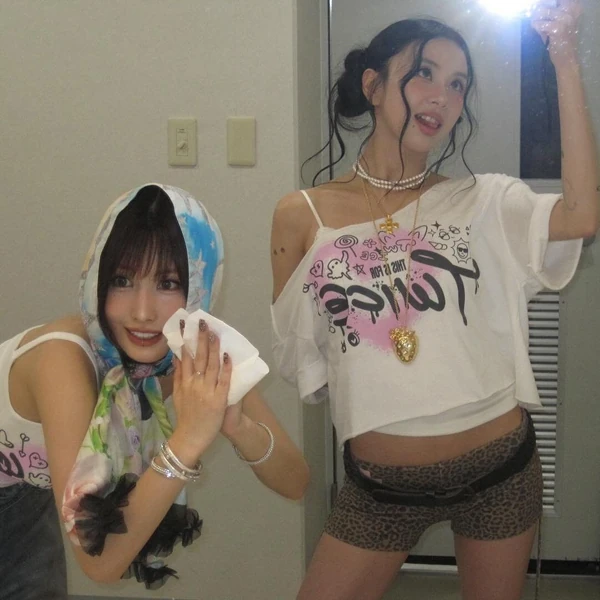 Foto Populer Penuh Cinta untuk Momo (TWICE)