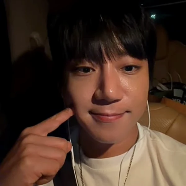 Foto Populer Penuh Cinta untuk Hwang Chiyeol