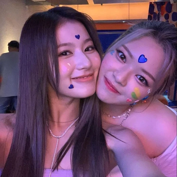 오늘 가장 사랑받은 사나 (TWICE)의 모습