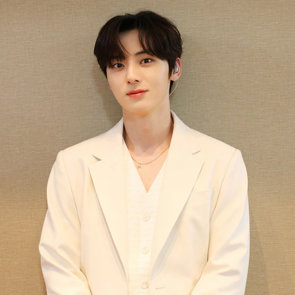 Today's Most Loved Hwang Minhyun