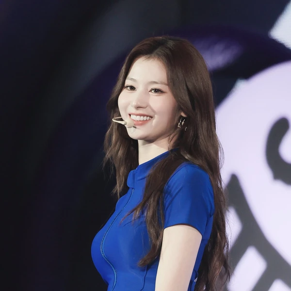 今日最受喜愛的Sana (TWICE)